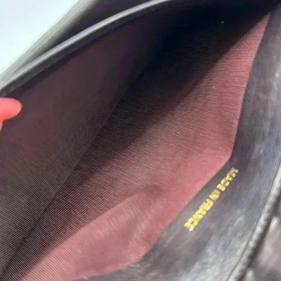 CHANEL CC Kisslock Caviar Bifold Wallet Authentic EUC with Black Box - Picture 10 of 16